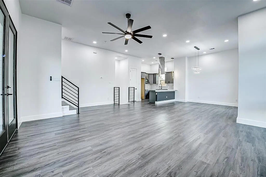 3 bed, 3.5 bath, 2255 sqft, $3,200 — Photo 2