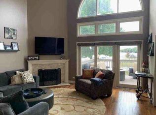 305 Kazimour Dr, Pt Barrington, IL 60010