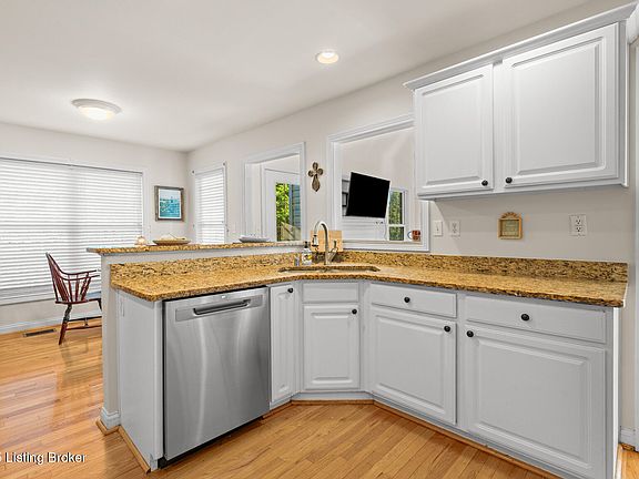 5th image of 135 Blossom Cir