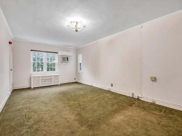 67-56 Exeter Street image 10 of 25