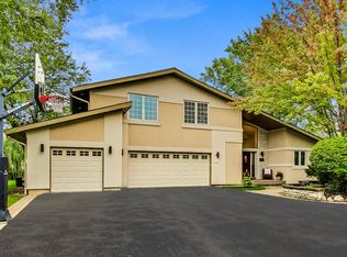 1915 Calvin Ct, Riverwoods, IL