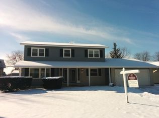 1172 Lancaster Ave, Elk Grove Village, IL 60007