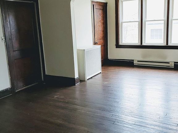 2nd image of 1517 Columbus Ave APT 6