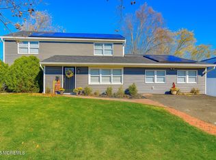 3 Avondale Ln, Aberdeen, NJ 07747