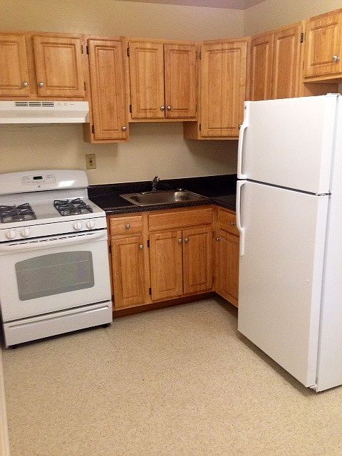2nd image of 306 Evarts St NE APT 207