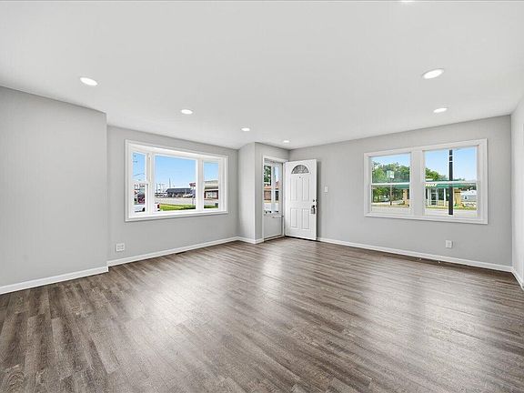 3rd image of 8228 Kennedy Ave