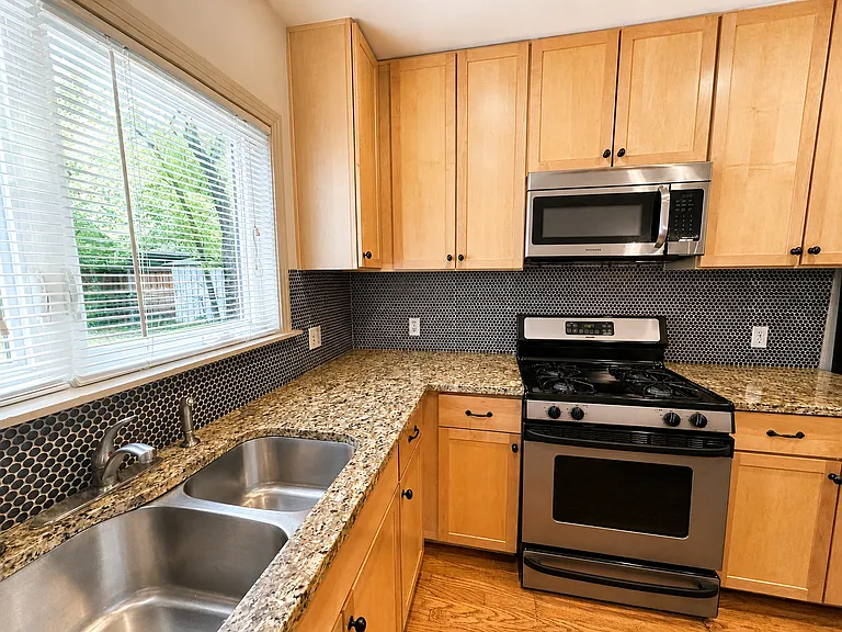 4406 Bennett Ave #A — Photo 16