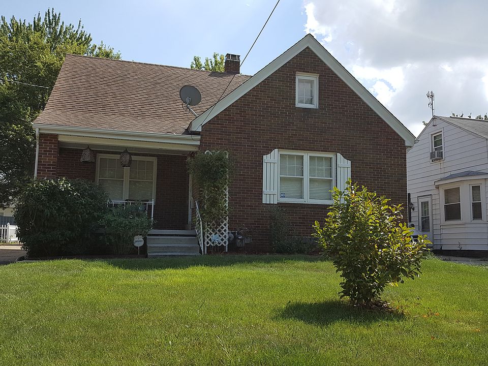 1st image of 806 E Seneca Pl