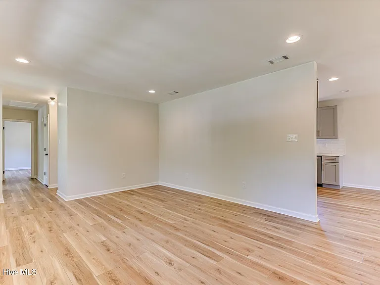 139 Crawford Dr — Photo 10