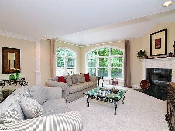 3rd image of 10370 Pinecrest Rd