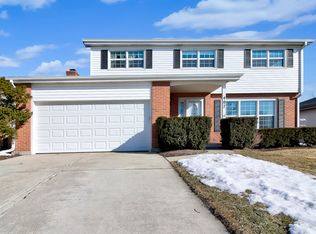 407 Brittany Ln, Lindenhurst, IL 60046