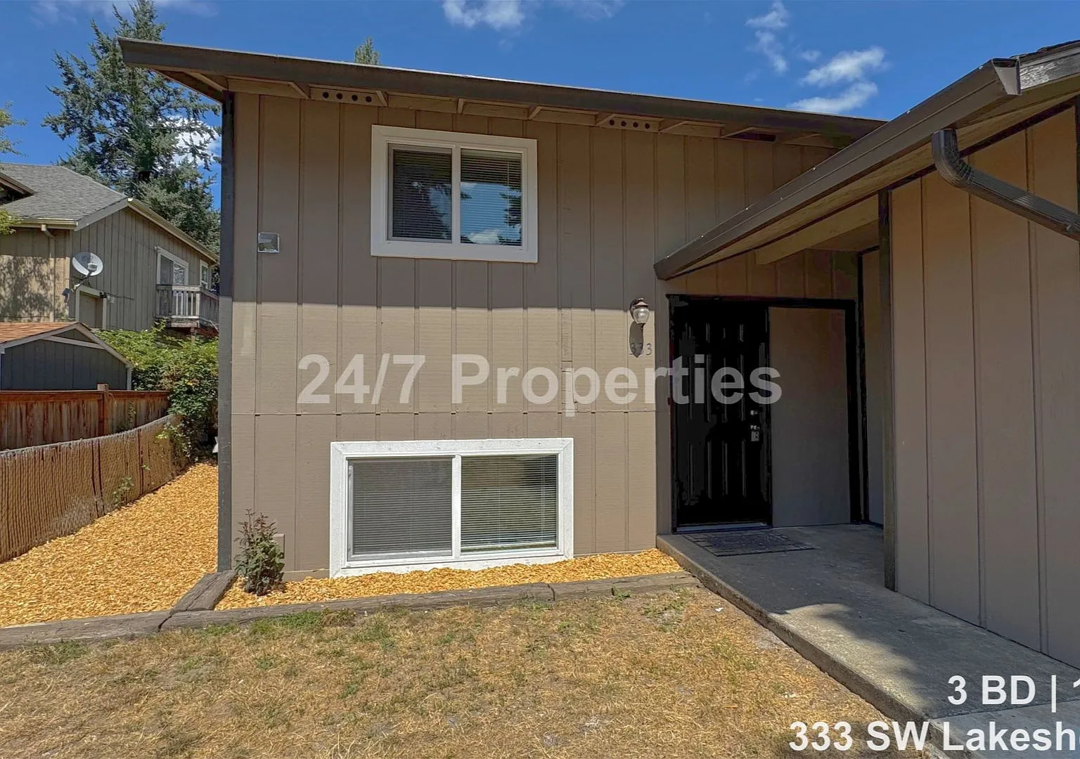 Freshly Updated 3 BD | 1.5 BA Unit - Downtown Estacada — Photo 1