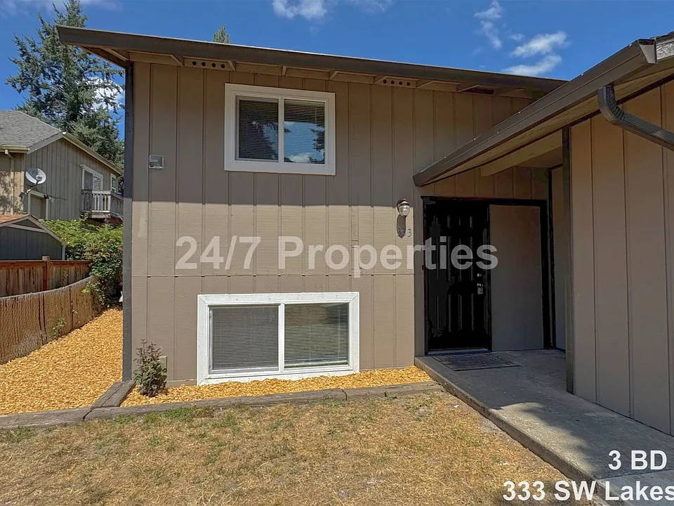 333 SW Lakeshore Dr
