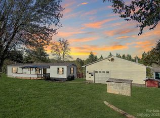 92 Wayne Hyatt Dr, Marion, NC 28752