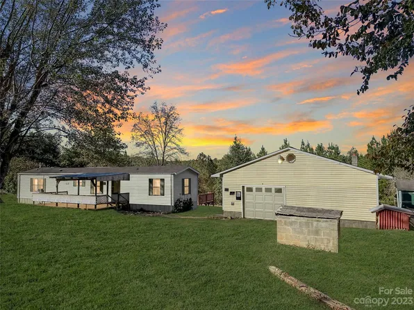92 Wayne Hyatt Dr, Marion, NC 28752