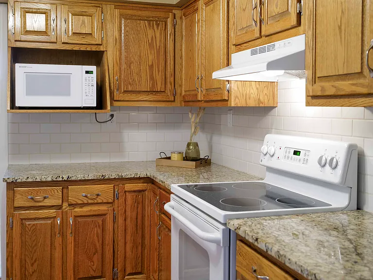 8693 Arbutus Dr — Photo 17