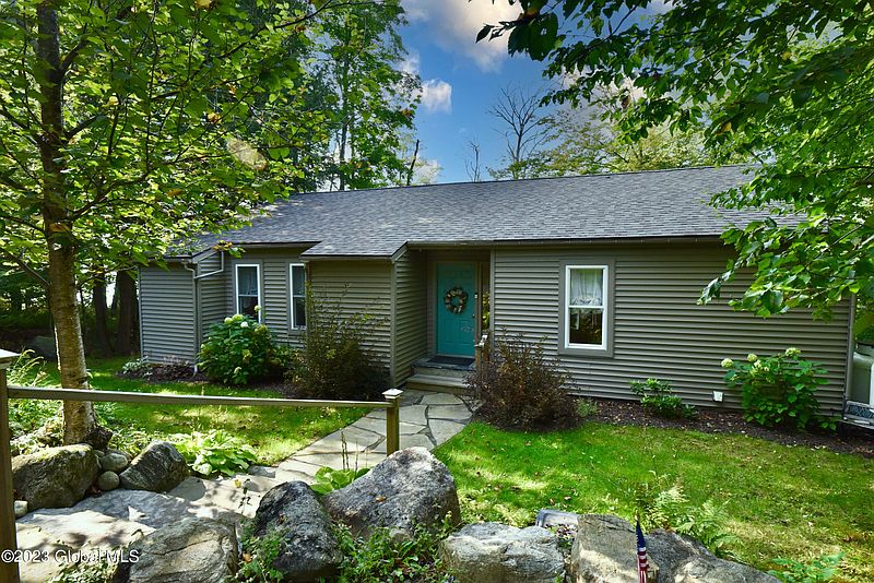 2nd image of 515 S Shore Rd Peck