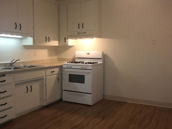 3rd image of 924 Lawton Ave APT C