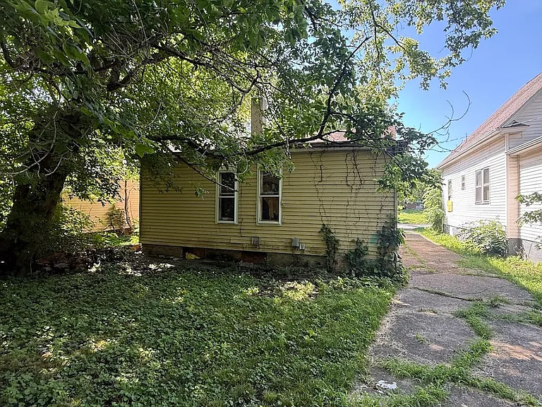 1344 E Condit St — Photo 5