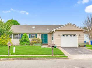 27 Tropicana Ct, Toms River, NJ 08757