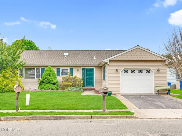 27 Tropicana Court, Toms River, NJ 08757
