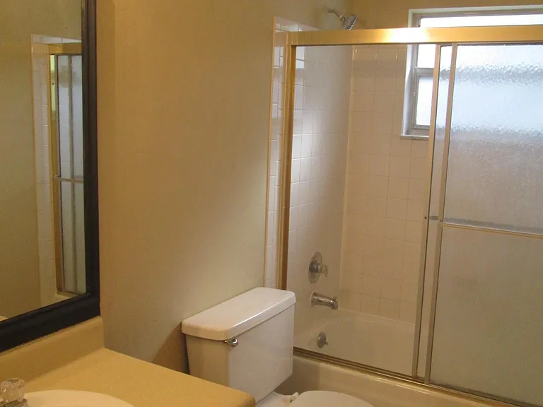 2215 Elizabeth Dr — Photo 2