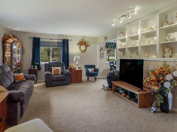 3rd image of 3008 Pineview Dr