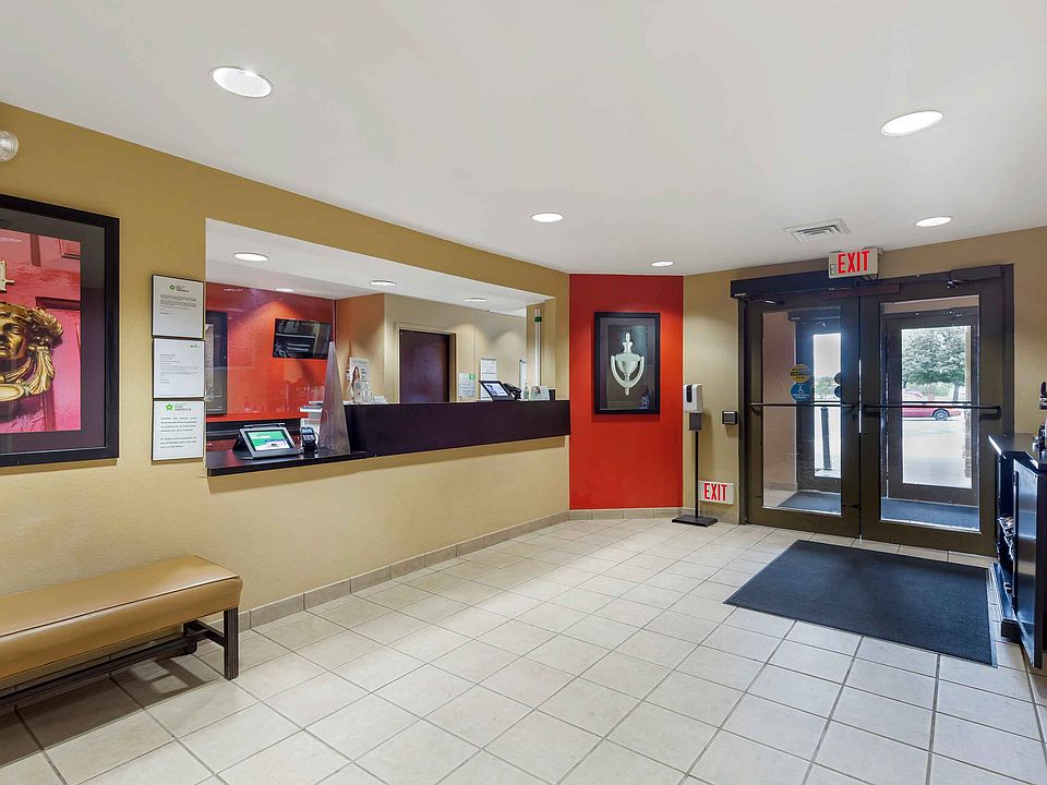 Lobby and Guest Check-in