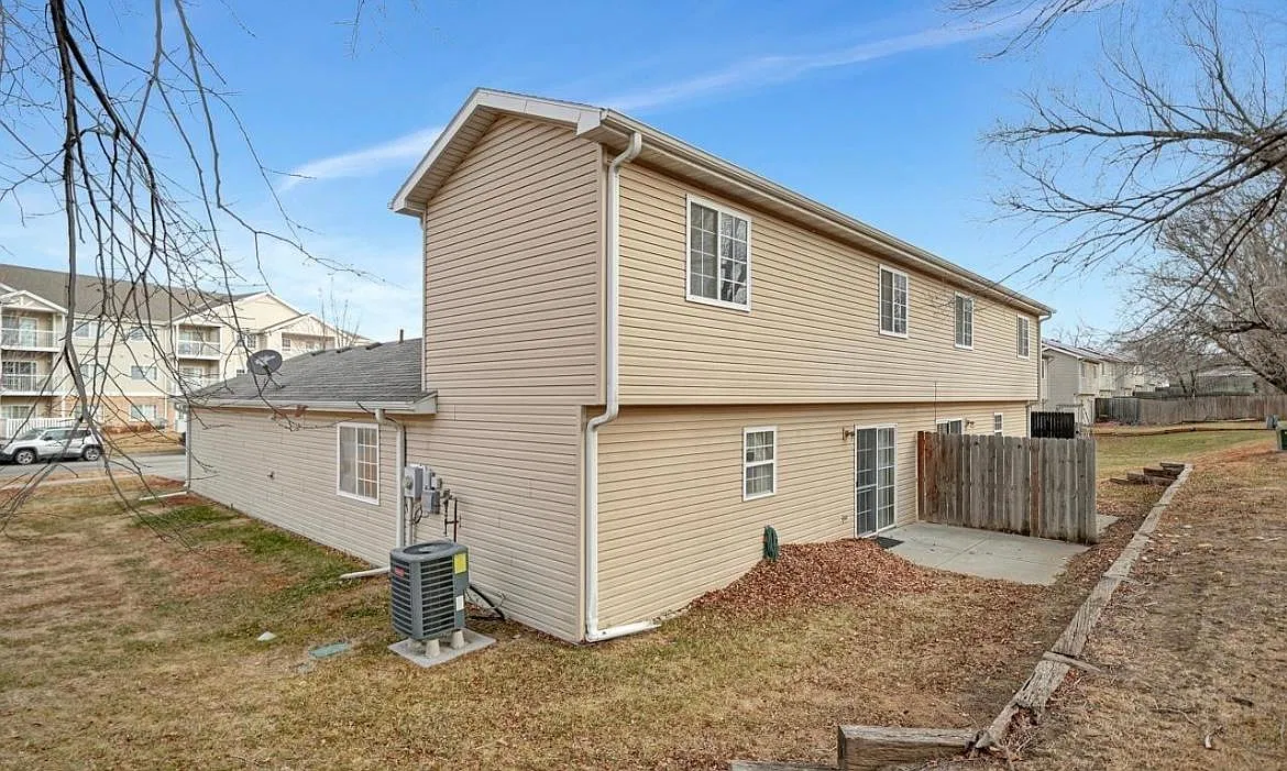 865 Hanneman Dr — Photo 2