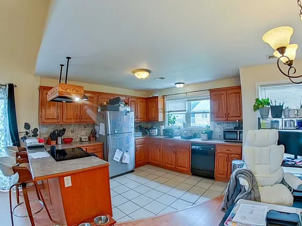 601 Harland Dr, Manhattan, KS 66503