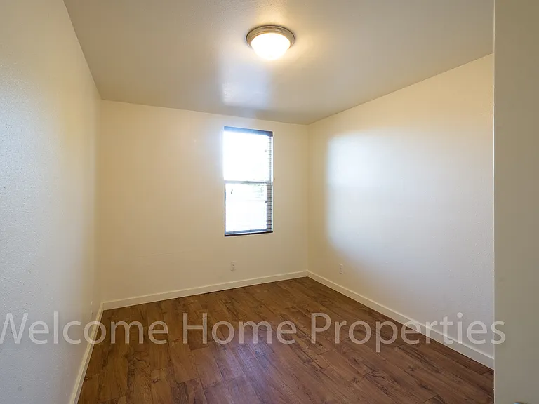 808 W Alder St — Photo 12