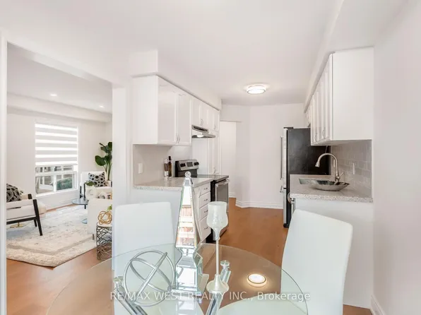 5239 Bushelgrove Cir, Mississauga, ON L5M 6C5