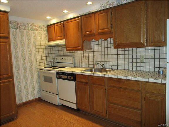 4th image of 28 Park Lane Ct
