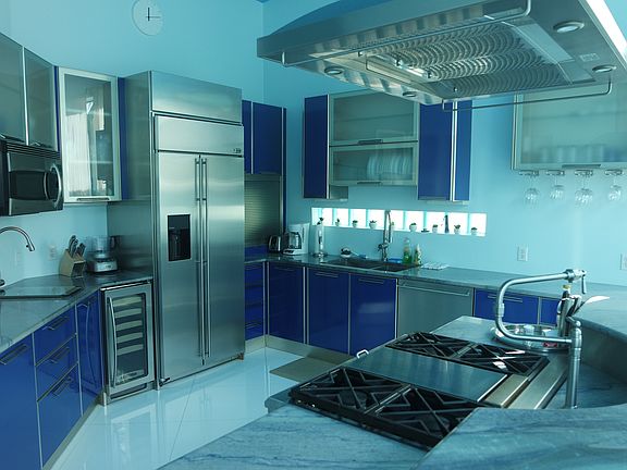2nd image of 472 Island Cir #House