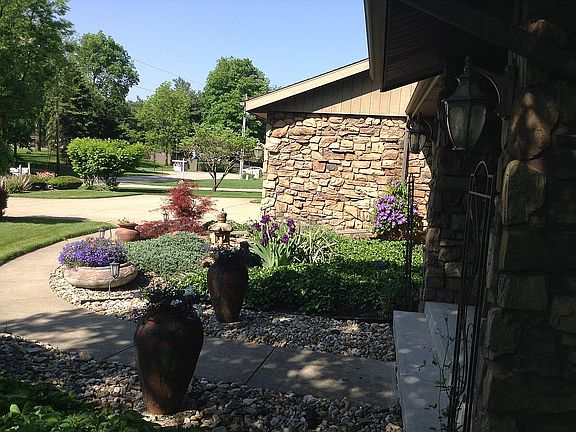 3rd image of 29541 Locust Dr