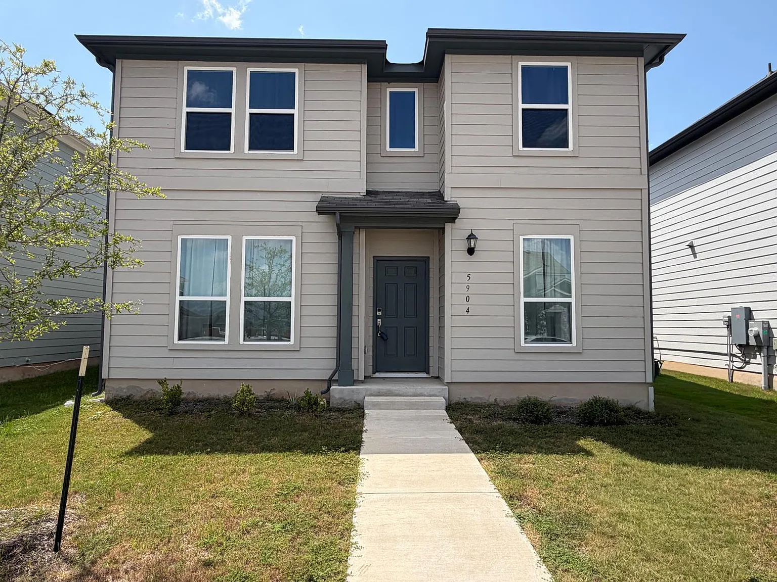 3 bed, 2.5 bath, 1518 sqft, $2,300 — Photo 1
