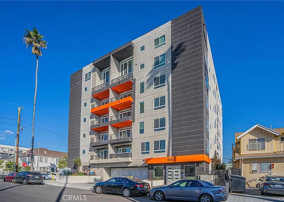 900 S Kenmore Ave #306