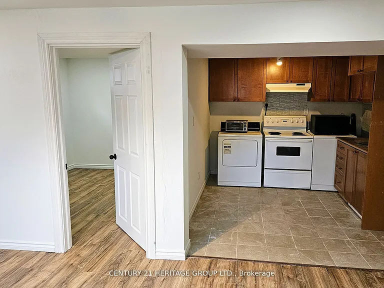 6 Dingley Ct #BASEMENT — Photo 3