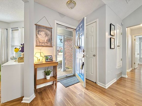 3rd image of 8043 Sandywood Ln