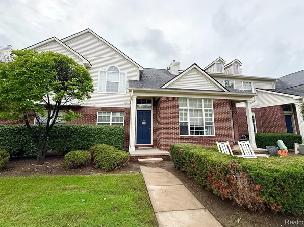 23202 Alexa Dr, Walled Lake, MI 48390