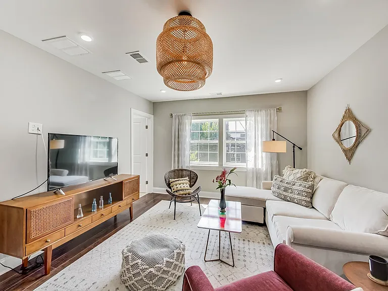 716 Jackson St NE #2 — Photo 8