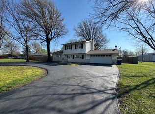 612 S Westview Dr, Chanute, KS 66720