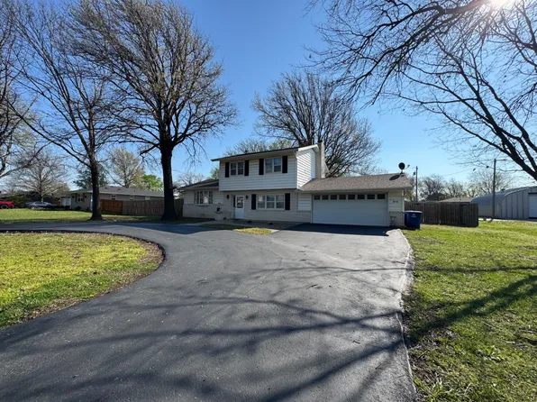 612 S Westview Dr, Chanute, KS 66720