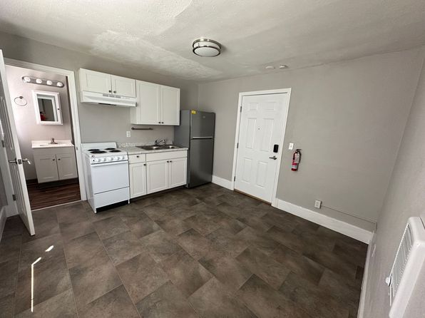 190 Wilson St E #206