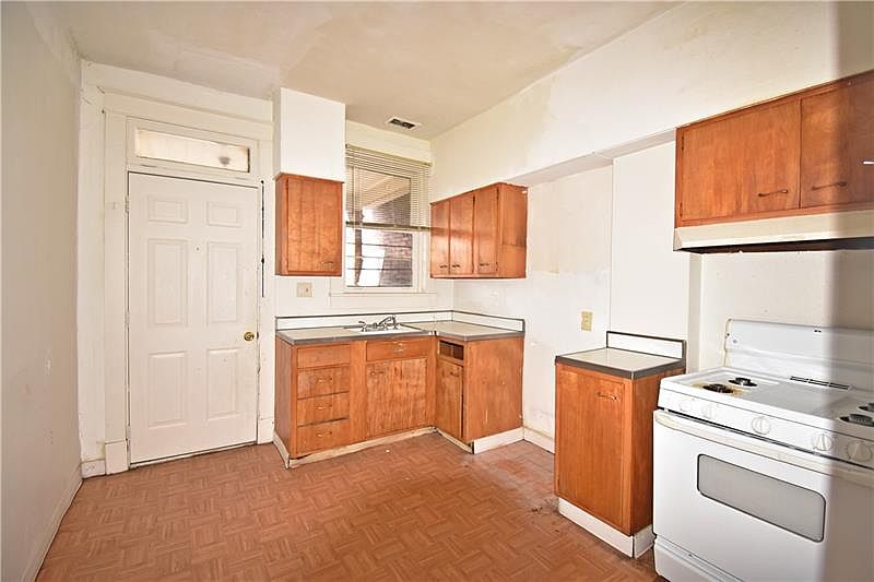 907 Chartiers Ave Mc Kees Rocks, PA, 15136 Apartments for Rent Zillow