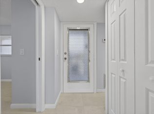 3590 Via Poinciana APT 202, Lake Worth, FL 33467