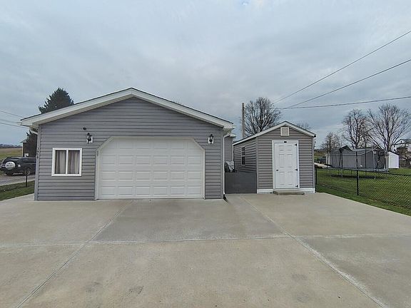 5th image of 3959 Maple St