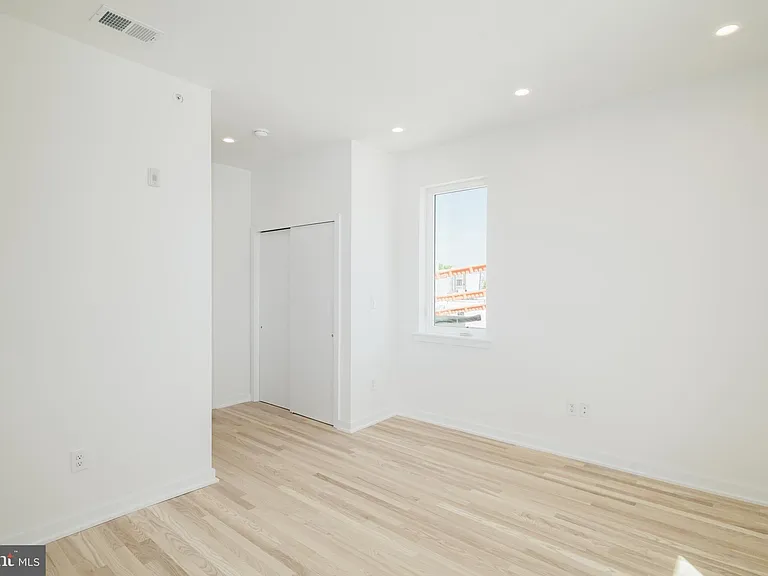 1842 E Harold St #4 — Photo 15
