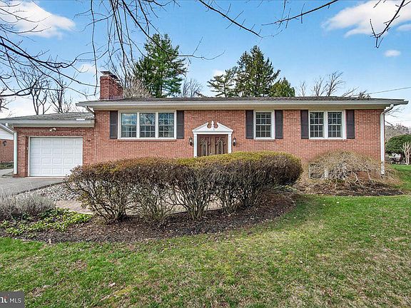 3rd image of 15016 Timberlake Dr