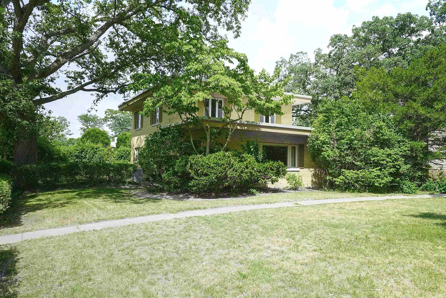 2001 E Jefferson Blvd photo 1